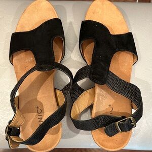 Vionic Black and Tan Women's Sandals